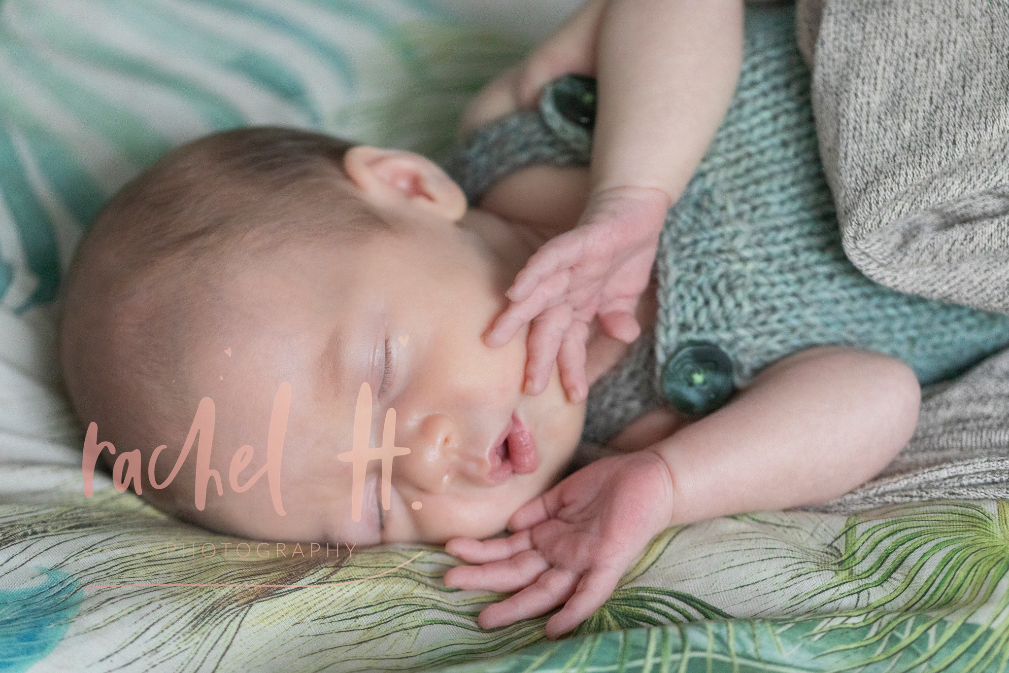 Lifestyle-newborn-photography-at-home-rachel-hewson3